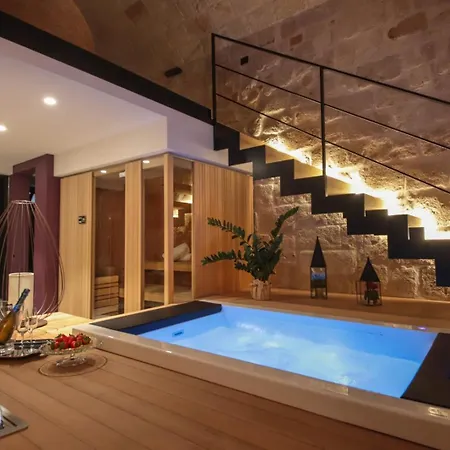 & Via Veneto Monopoli